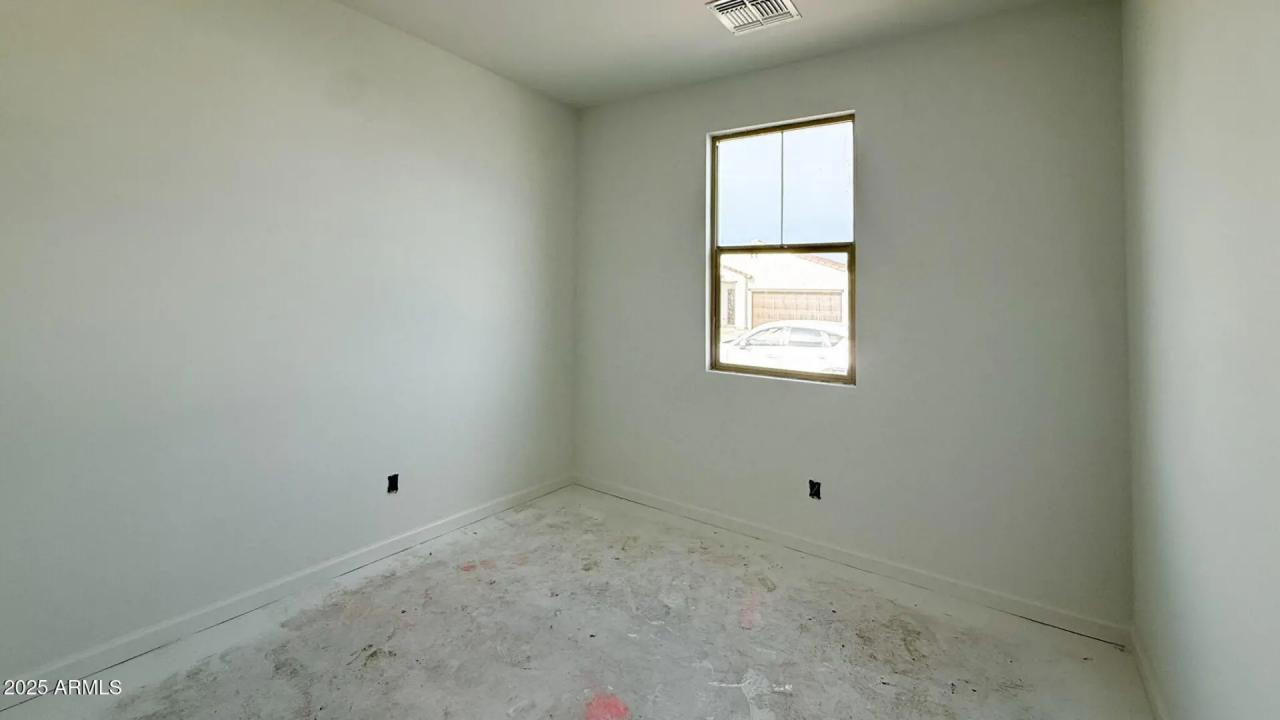 Real Estate Picture 4