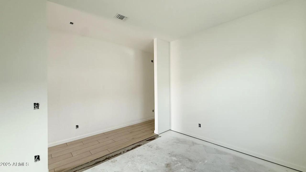 Real Estate Picture 7