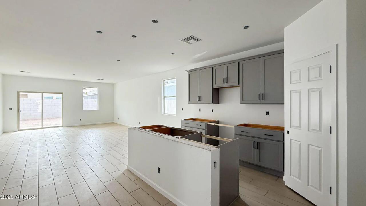 Real Estate Picture 8