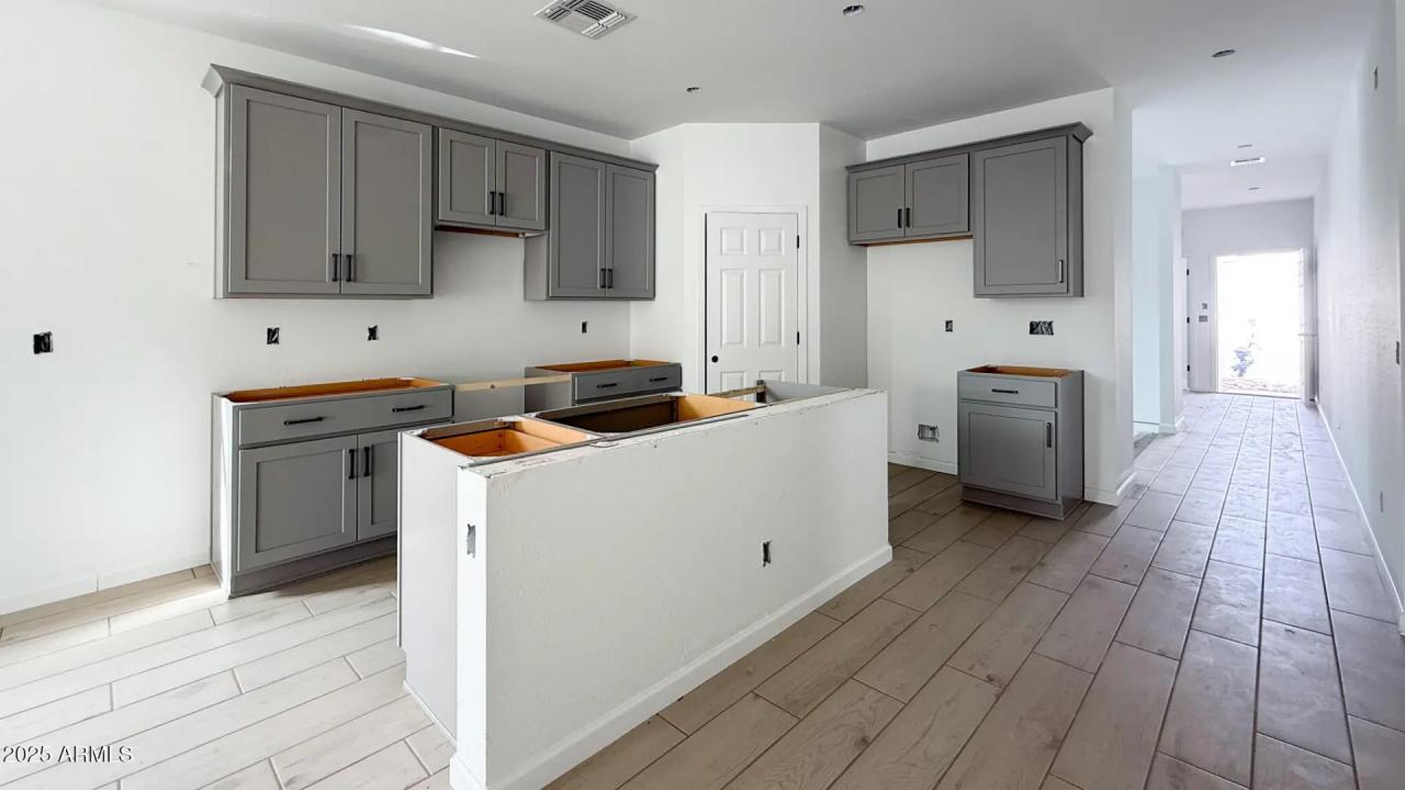 Real Estate Picture 9