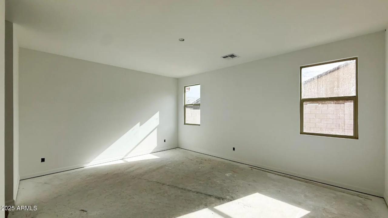 Real Estate Picture 11