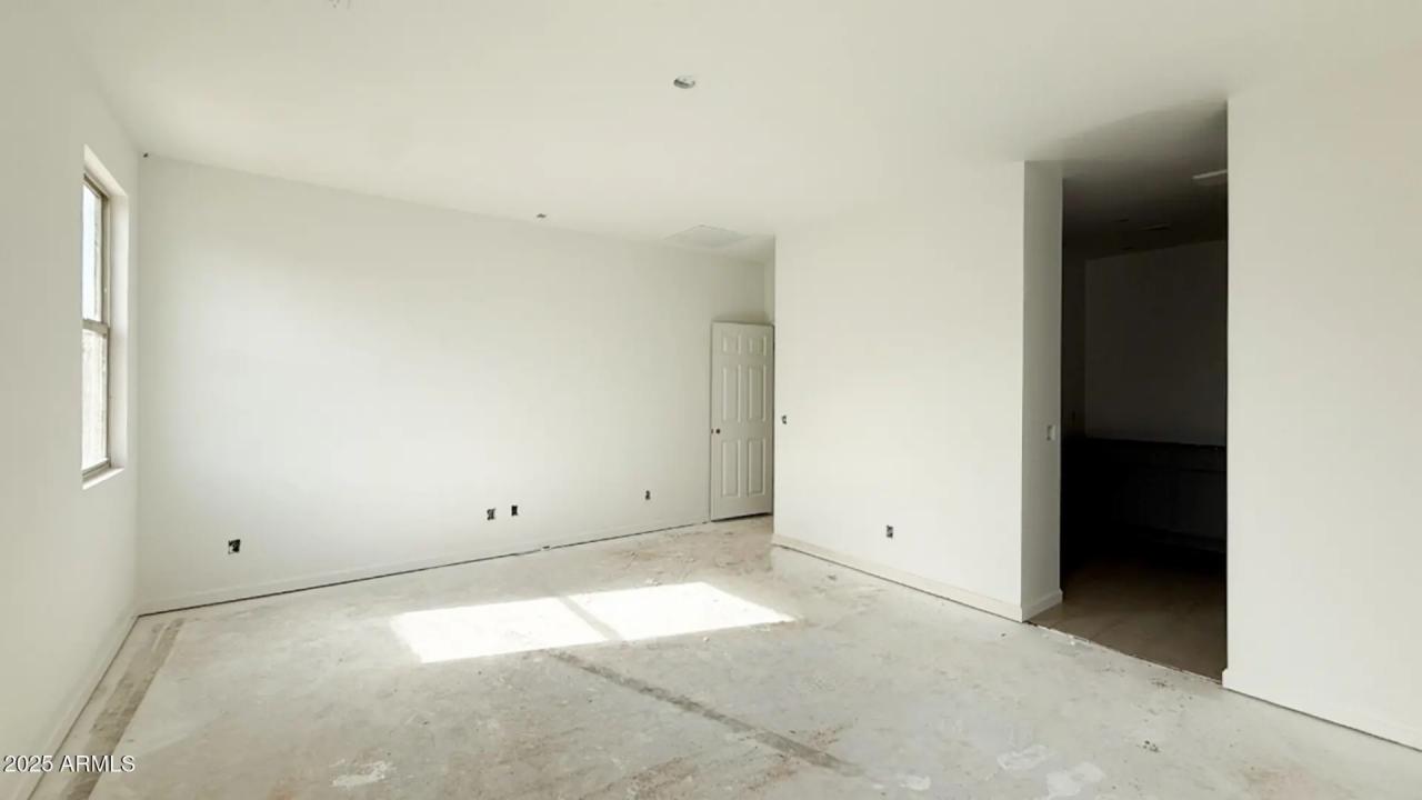 Real Estate Picture 12