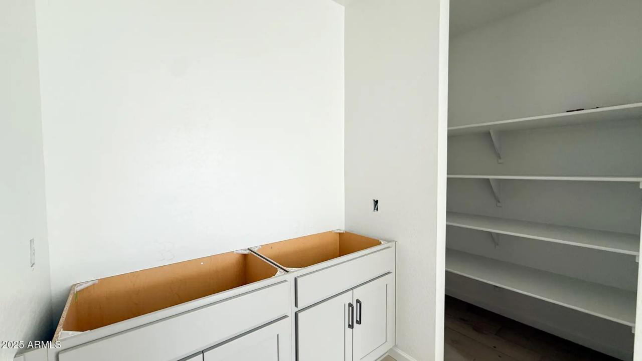 Real Estate Picture 14