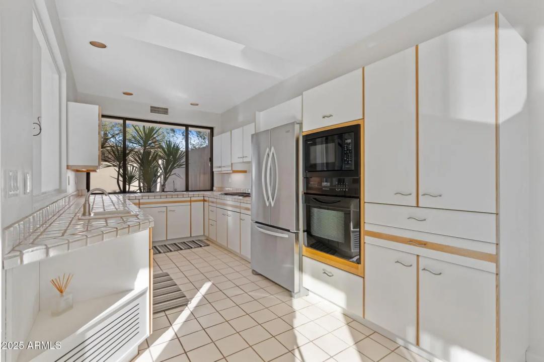 Real Estate Picture 8