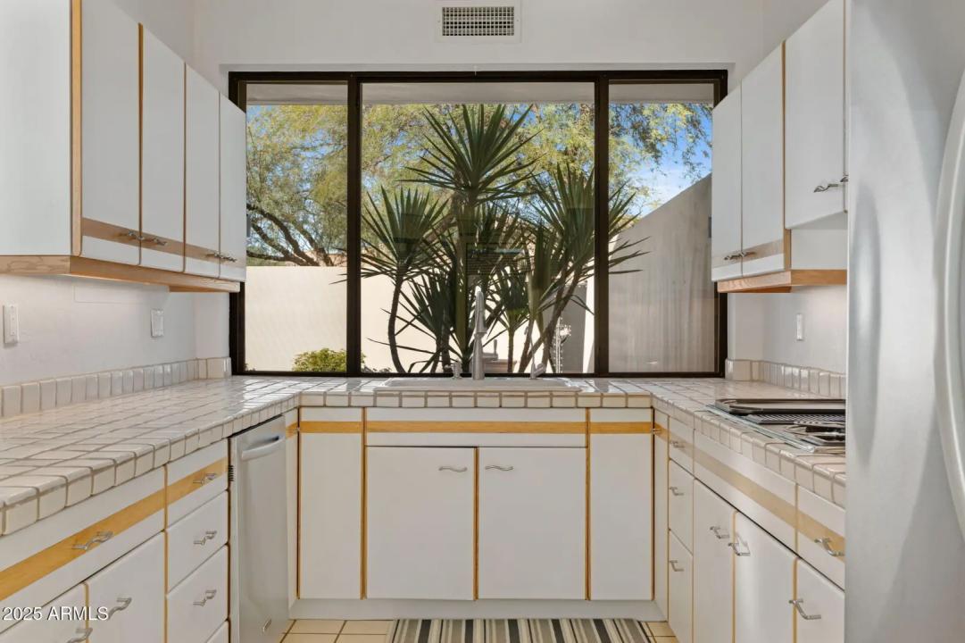 Real Estate Picture 9