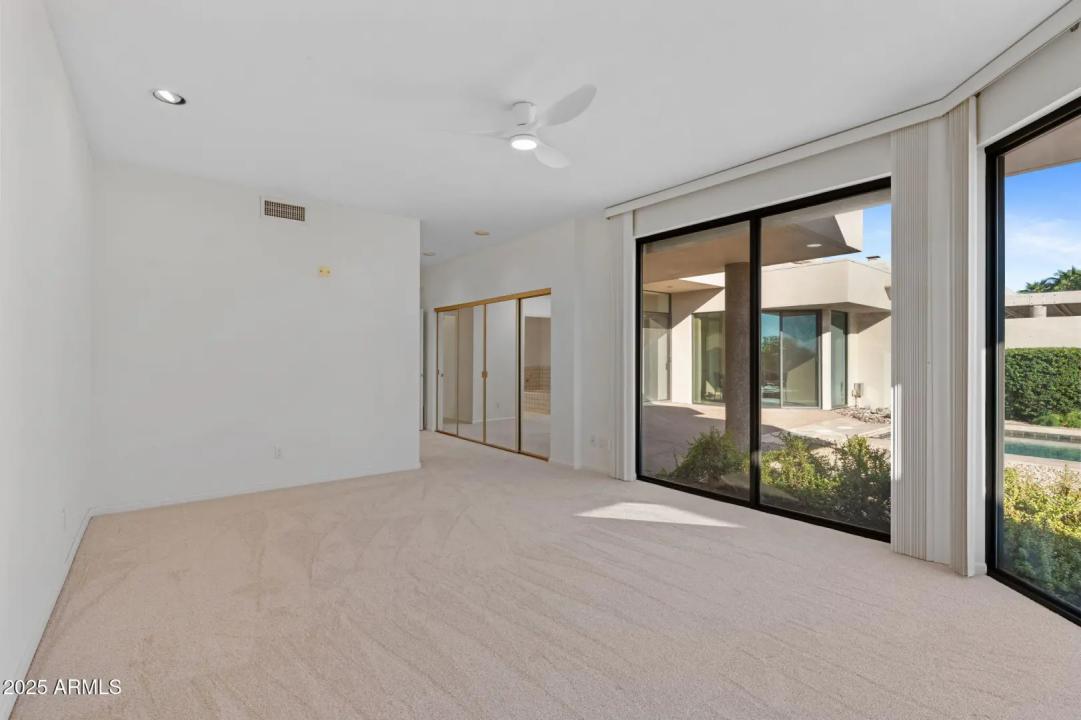 Real Estate Picture 14
