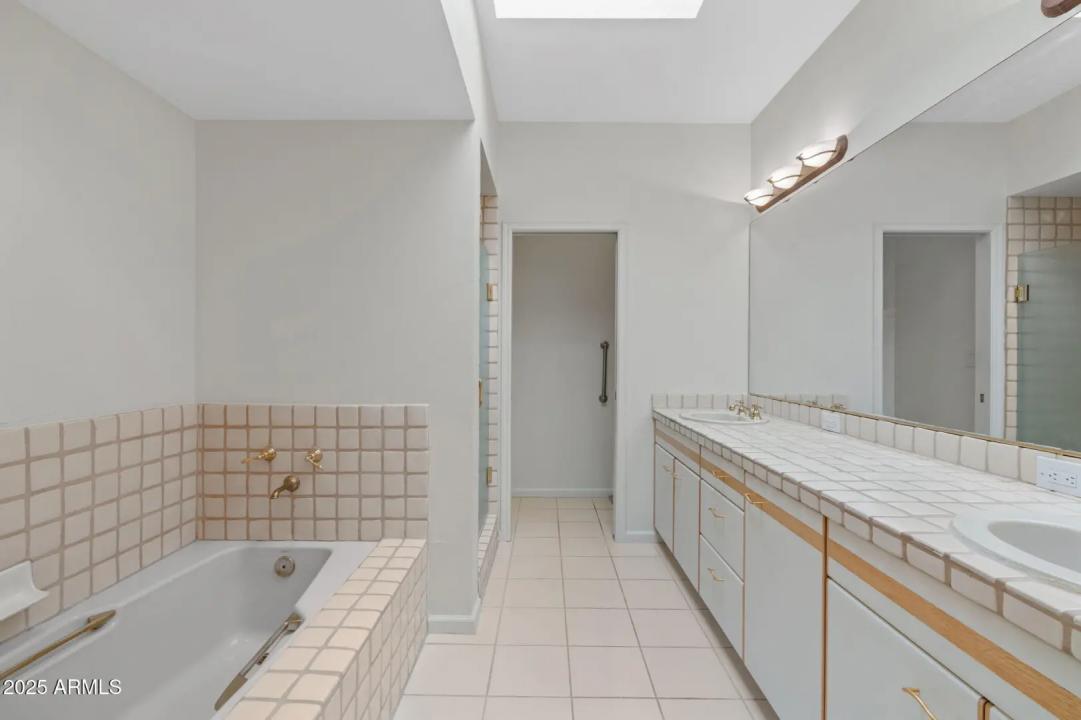 Real Estate Picture 16