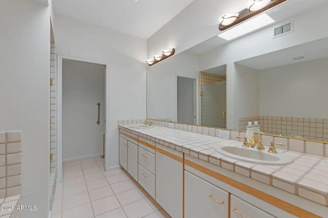 Real Estate Picture 17