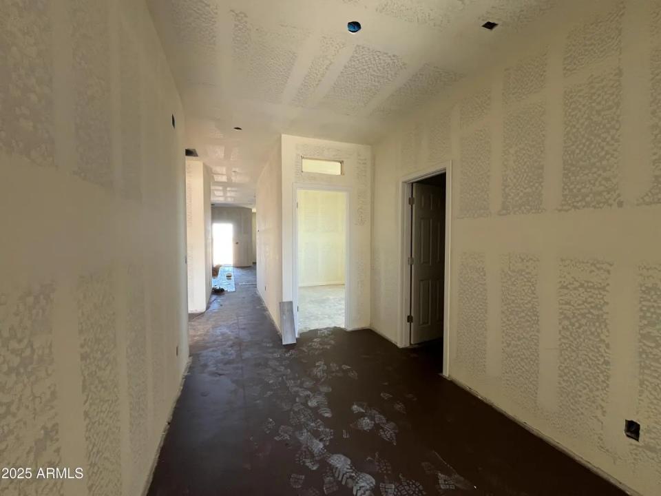 Real Estate Picture 3