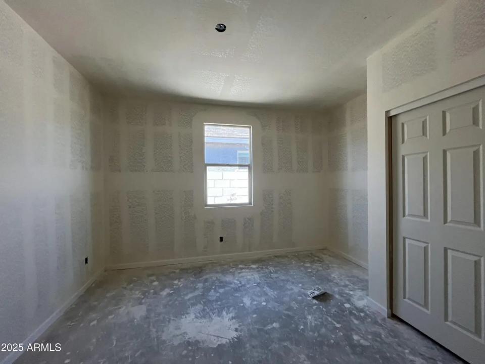 Real Estate Picture 8