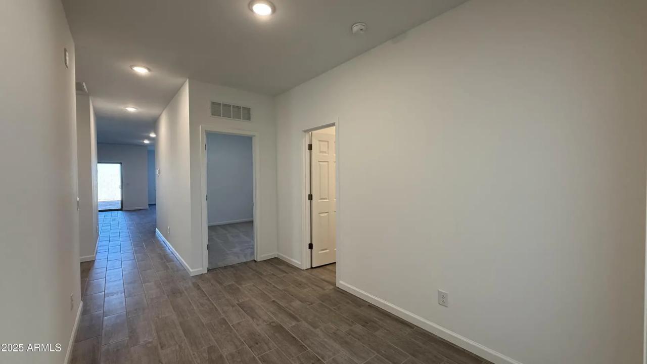 Real Estate Picture 4