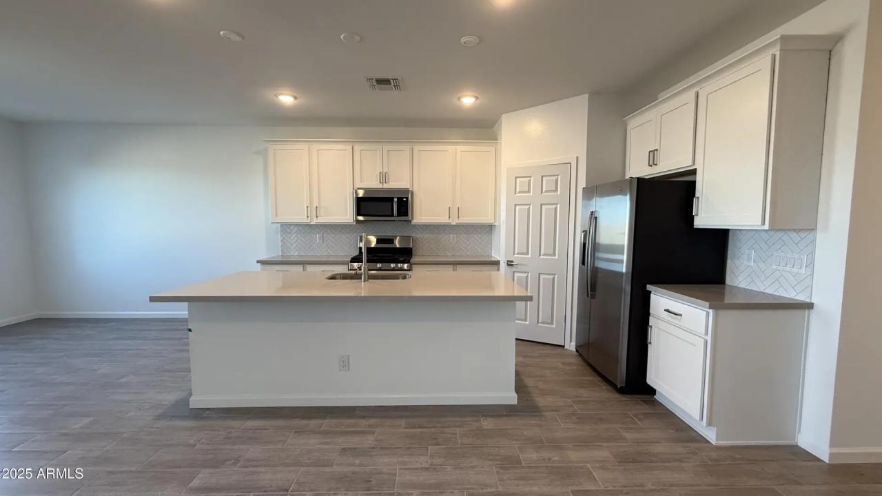 Real Estate Picture 14