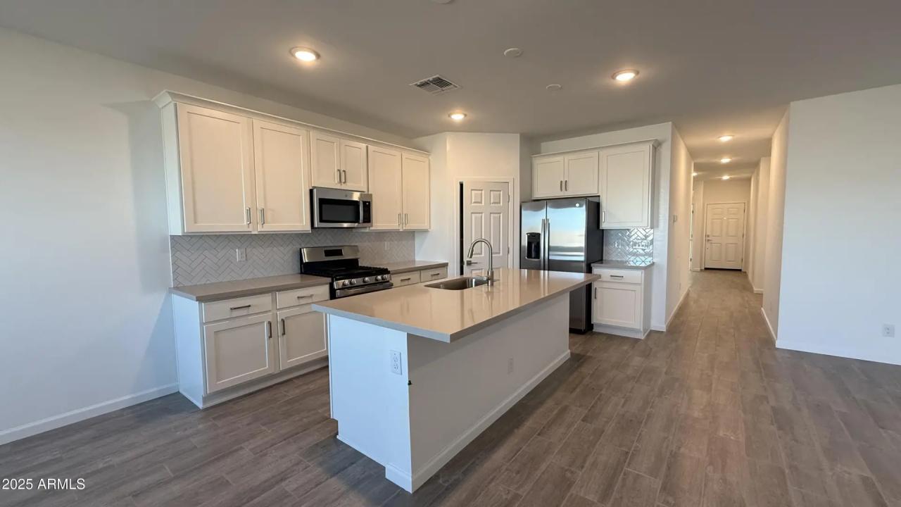 Real Estate Picture 15