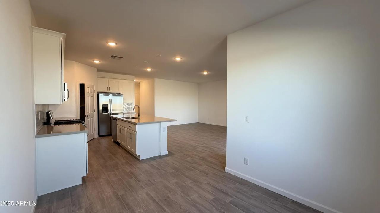 Real Estate Picture 16