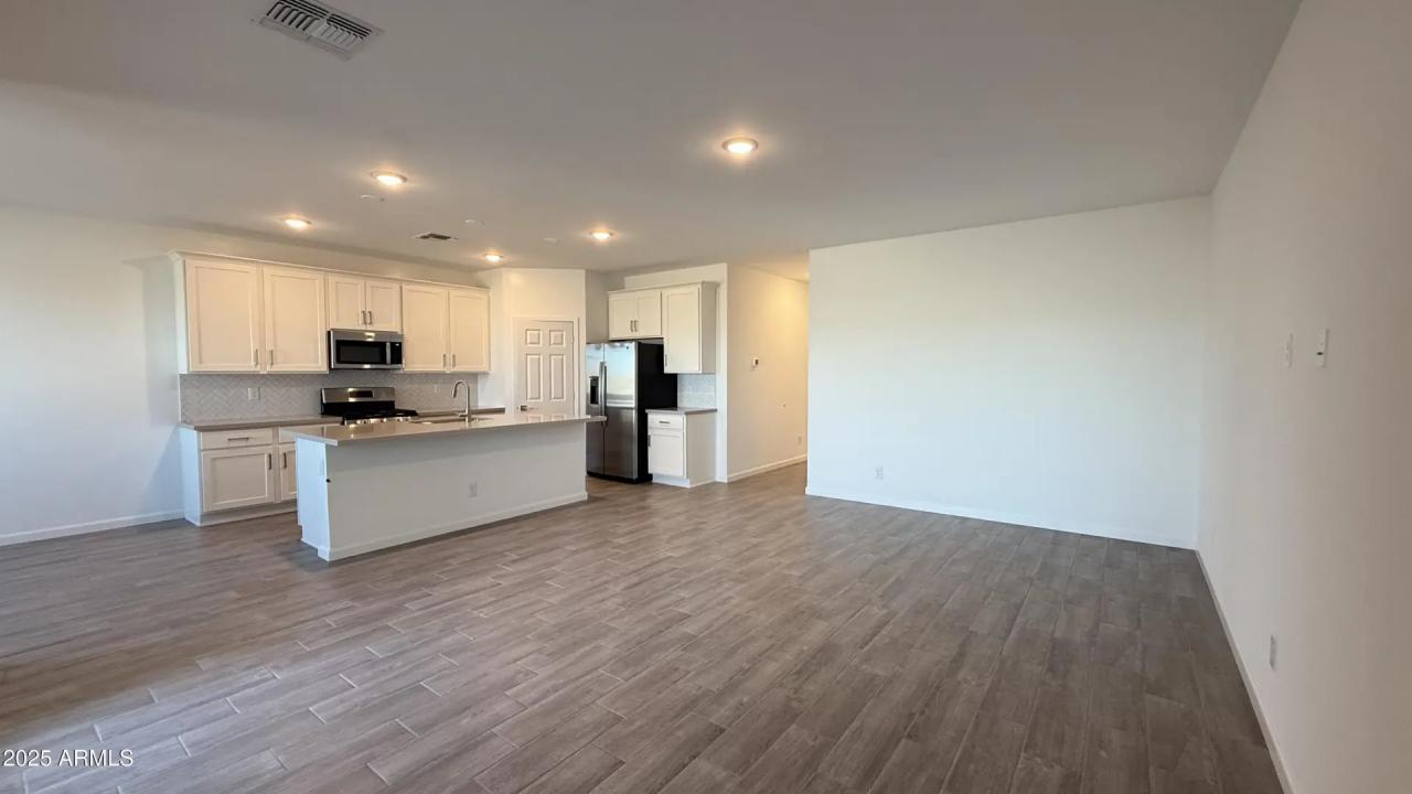 Real Estate Picture 18