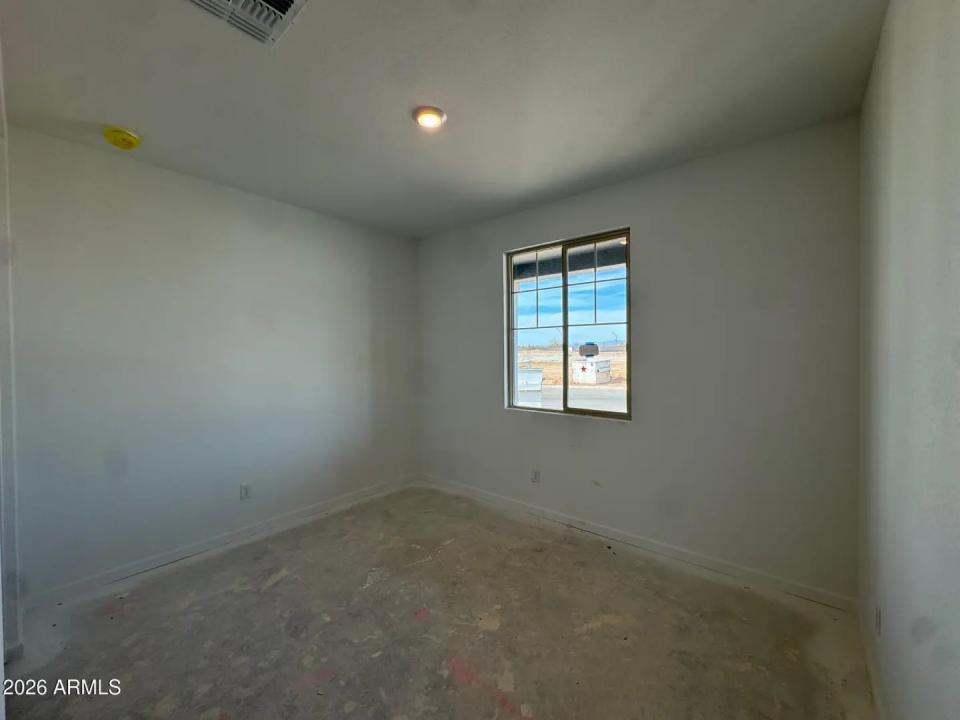 Real Estate Picture 7