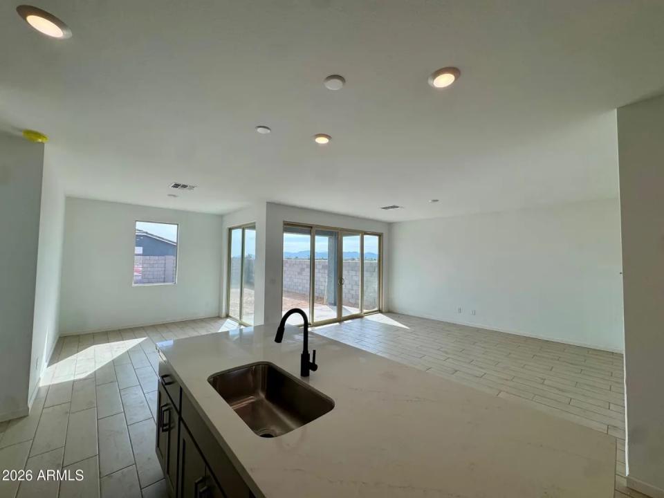 Real Estate Picture 13