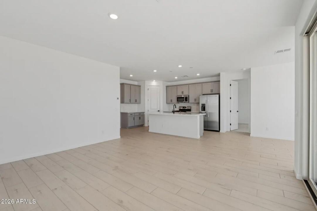 Real Estate Picture 8