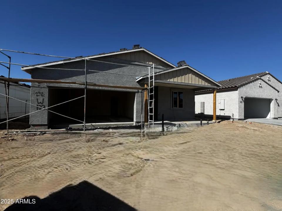 Real Estate Picture 3