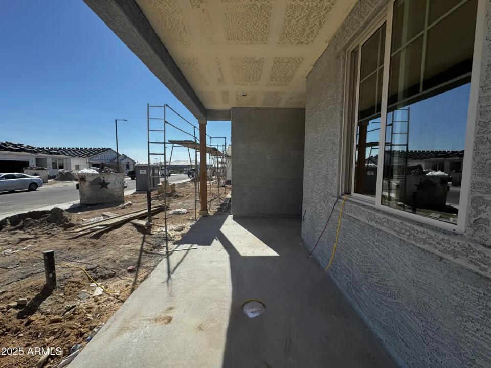 Real Estate Picture 4