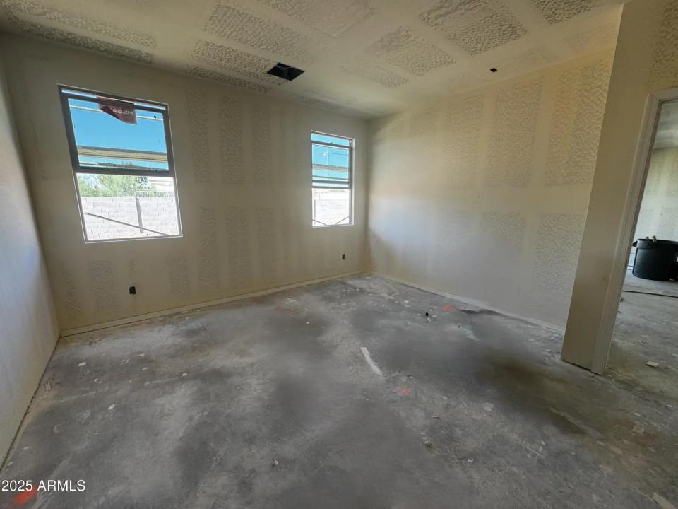 Real Estate Picture 5