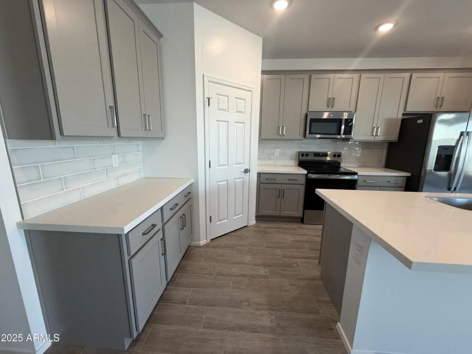 Real Estate Picture 12