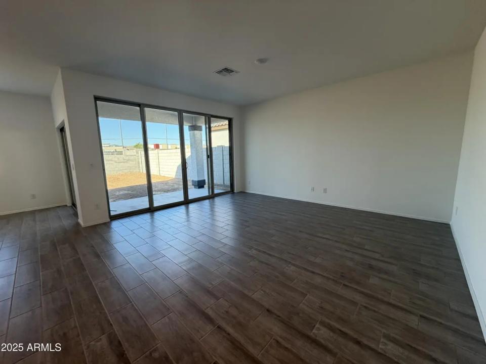 Real Estate Picture 14