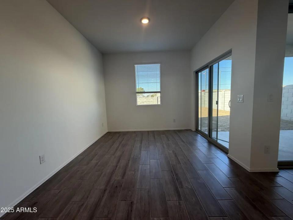 Real Estate Picture 18