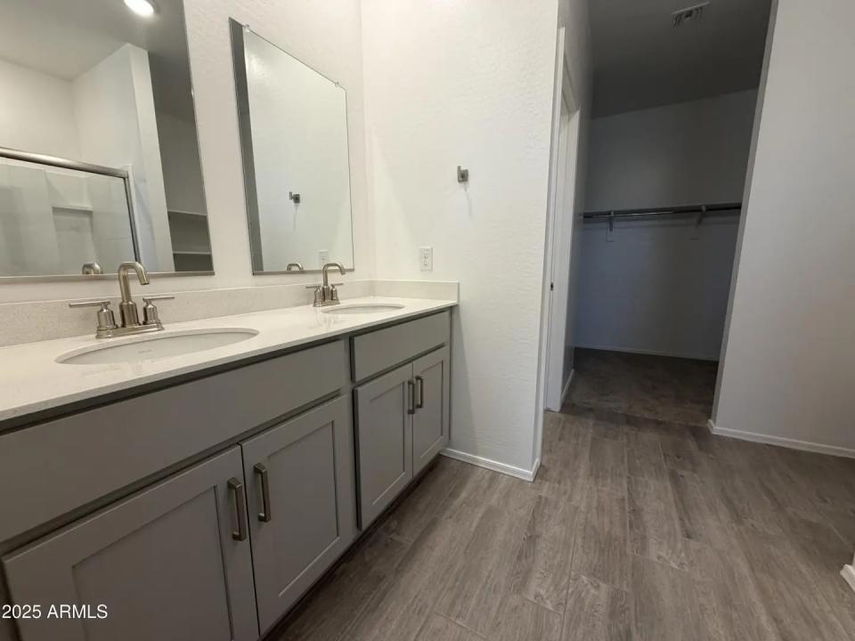 Real Estate Picture 23