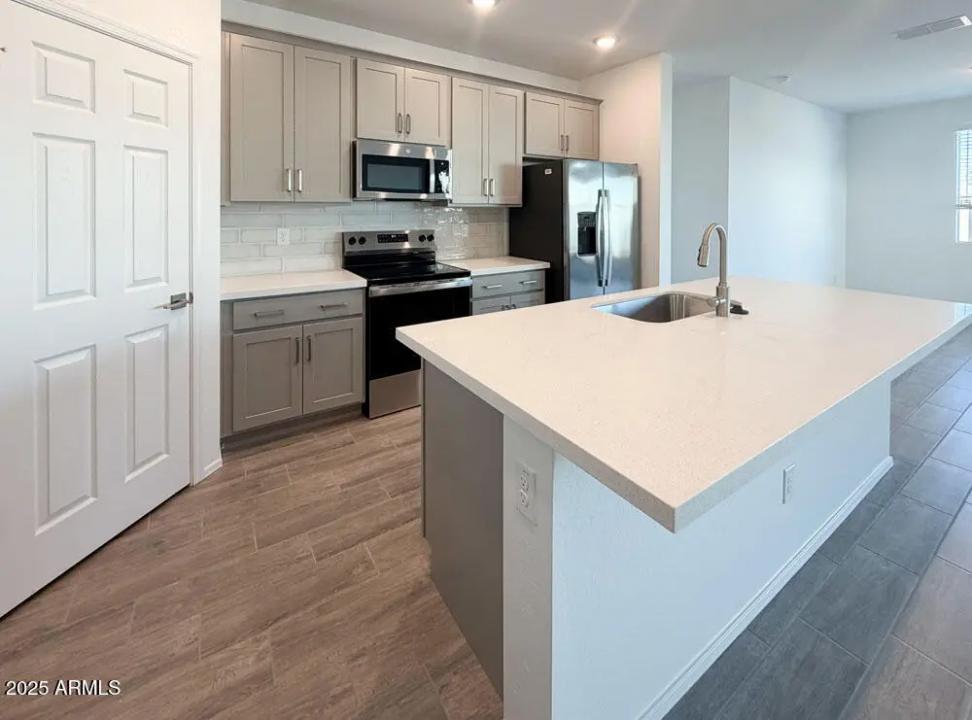 Real Estate Picture 9