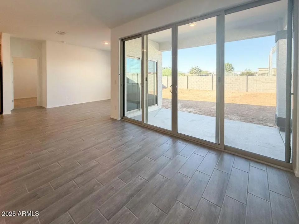 Real Estate Picture 14