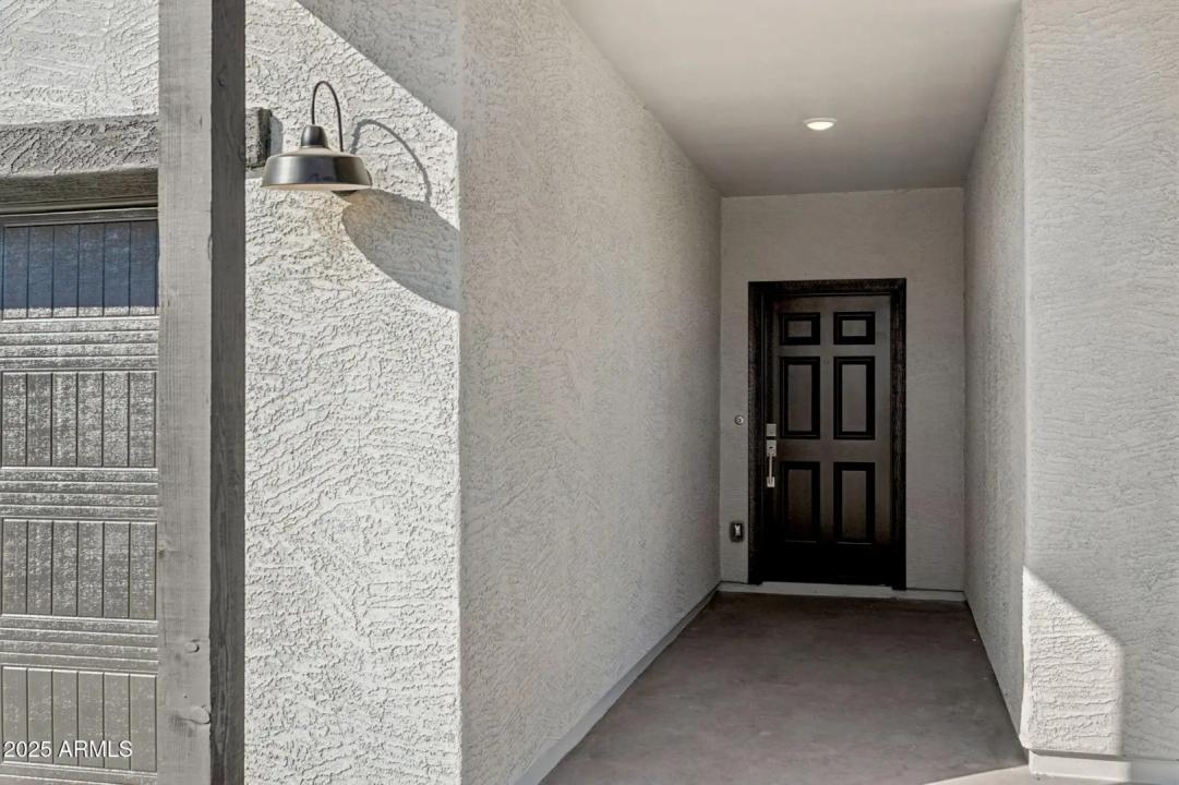 Real Estate Picture 4