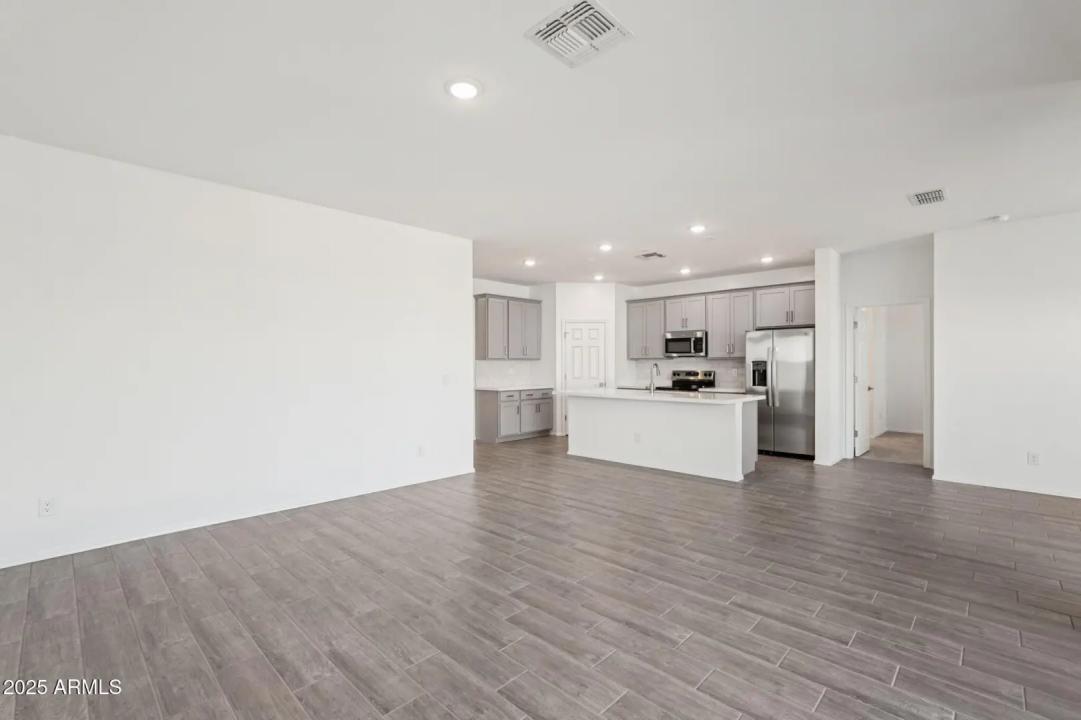 Real Estate Picture 7