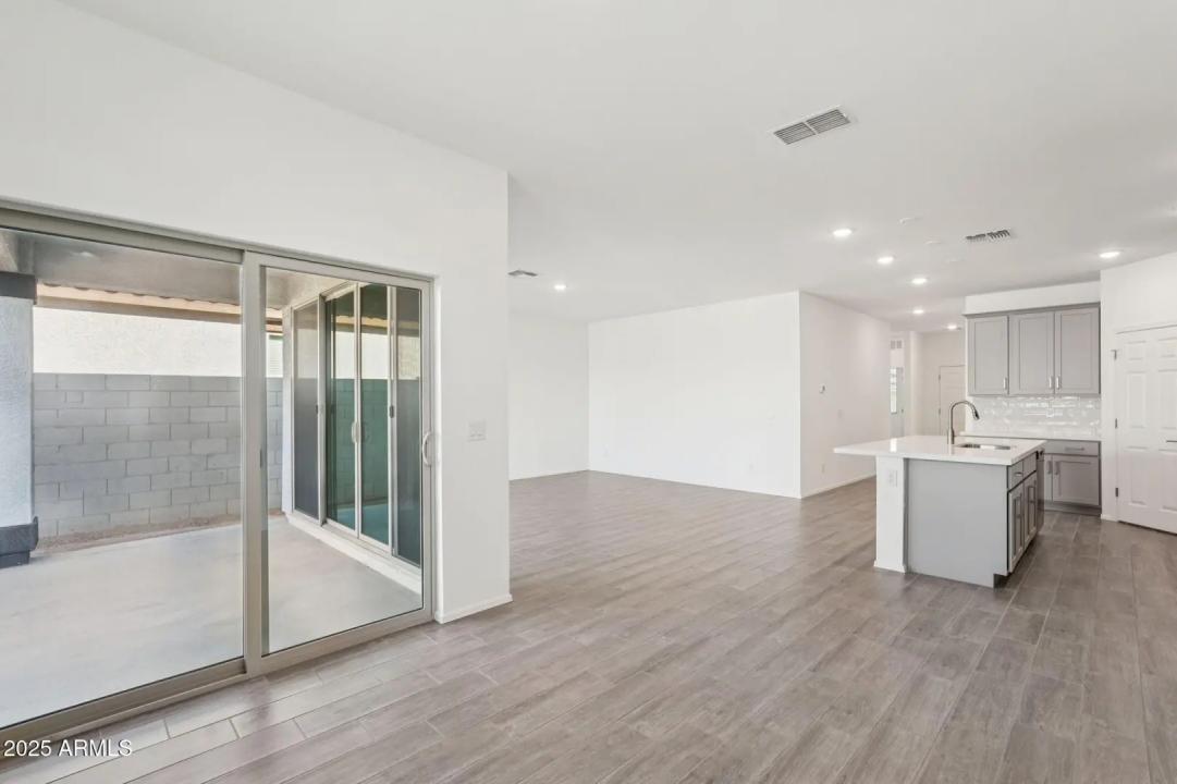 Real Estate Picture 8