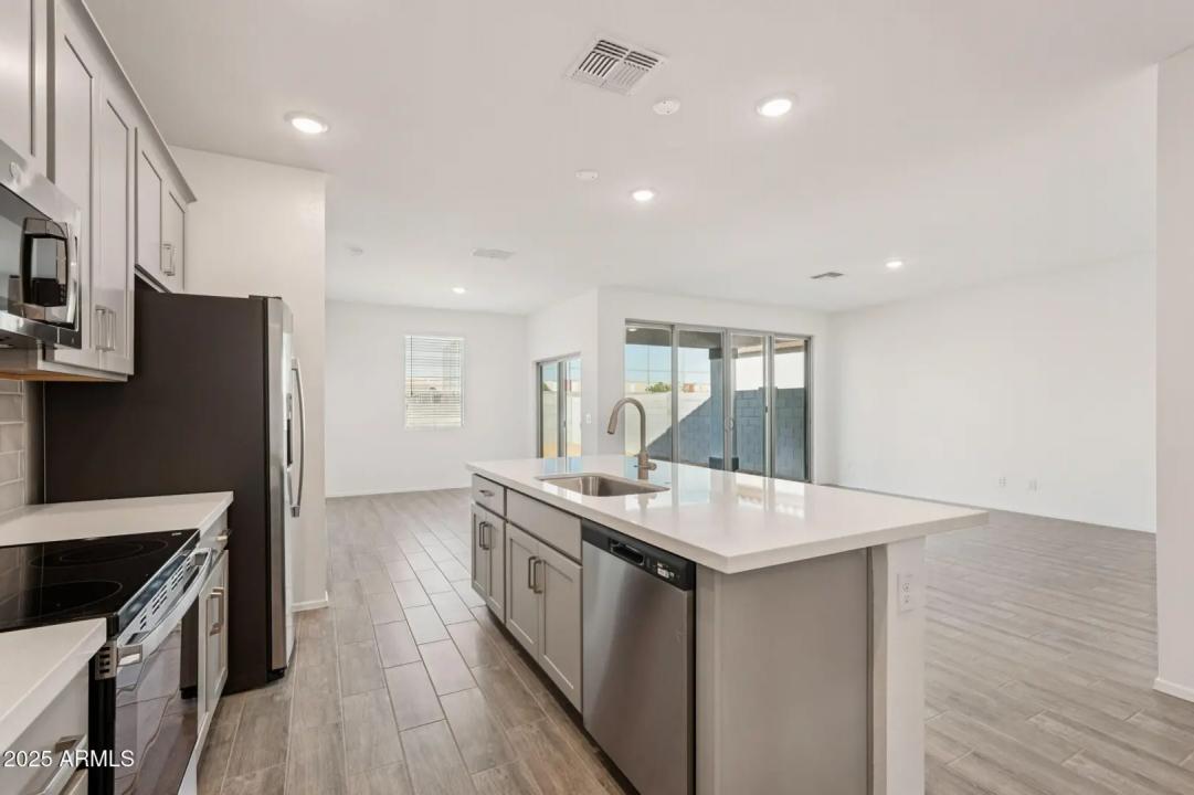 Real Estate Picture 10