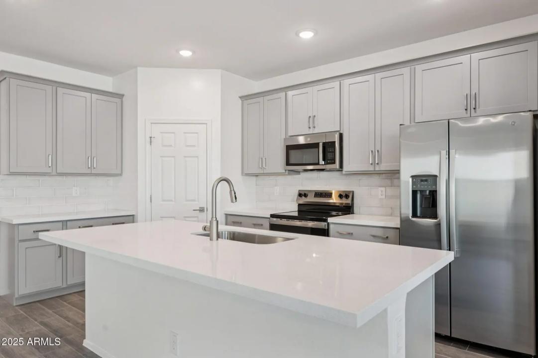 Real Estate Picture 11