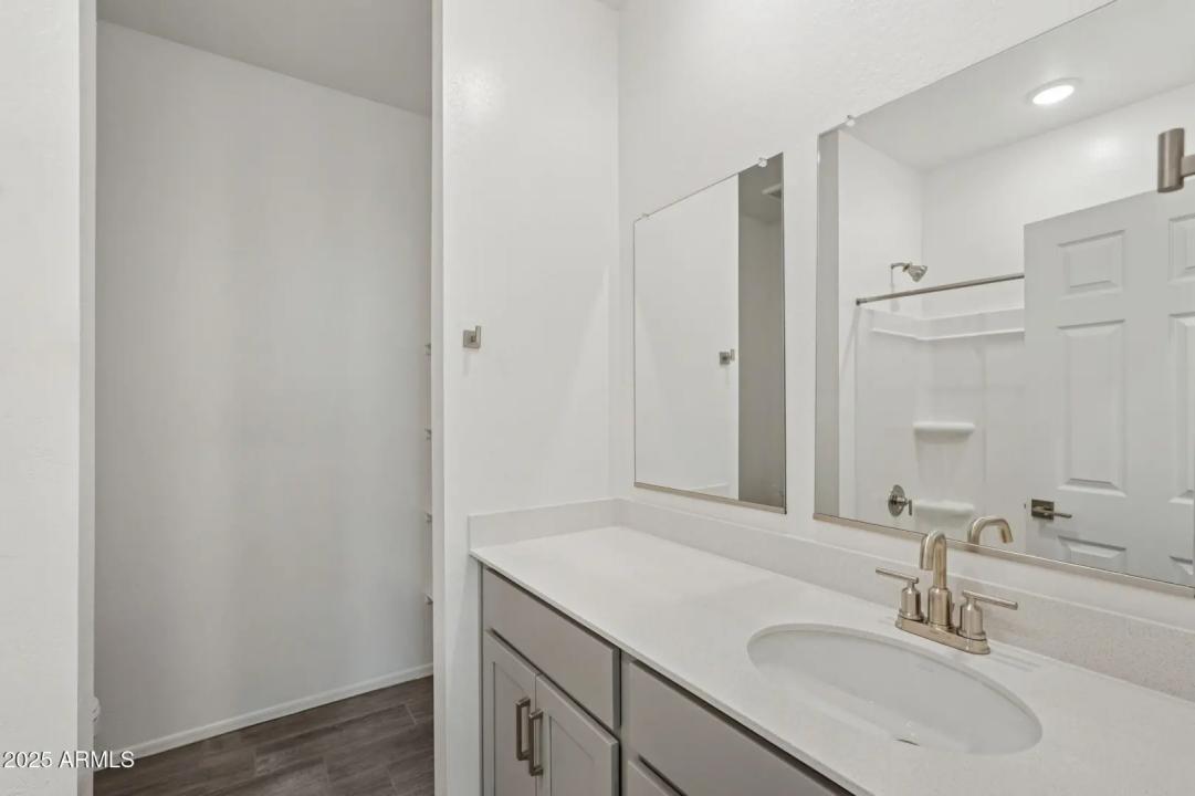 Real Estate Picture 16