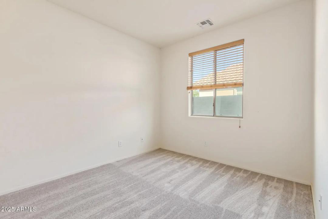 Real Estate Picture 22