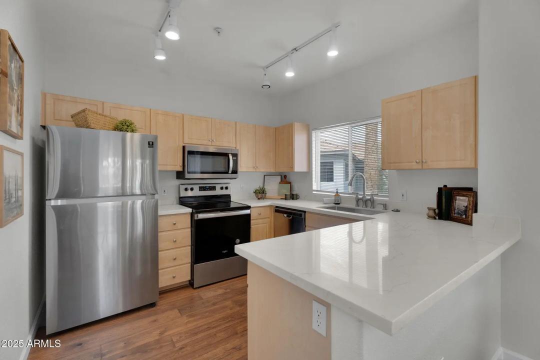 Real Estate Picture 7