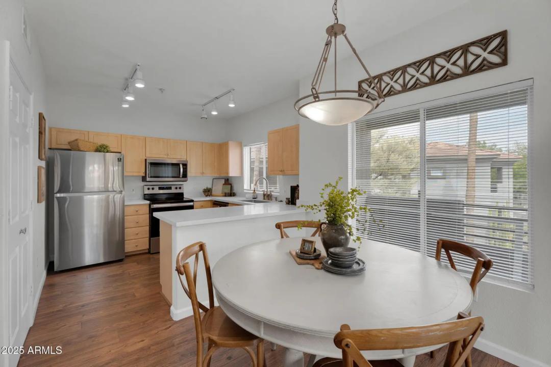Real Estate Picture 11