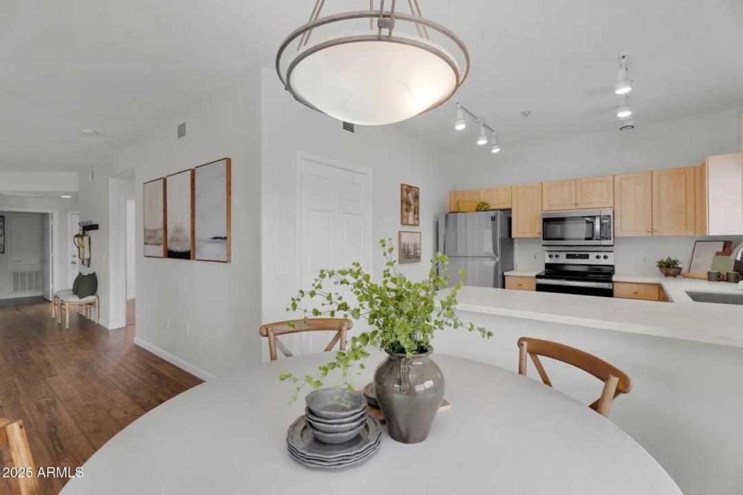 Real Estate Picture 12