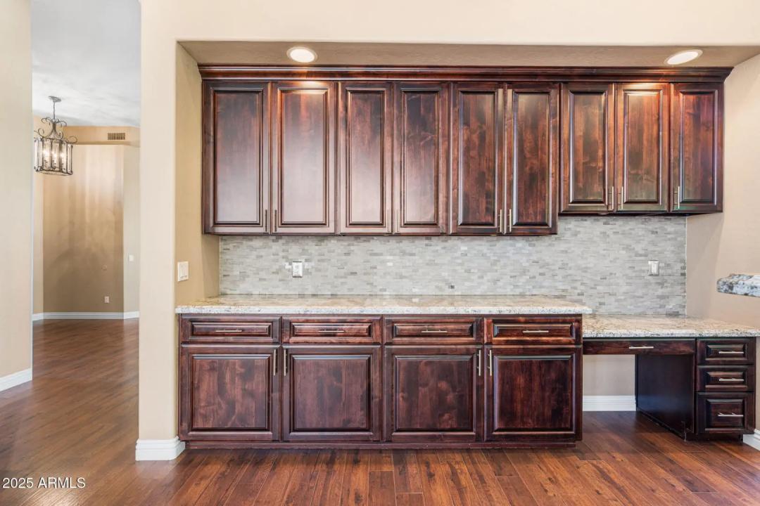Real Estate Picture 14