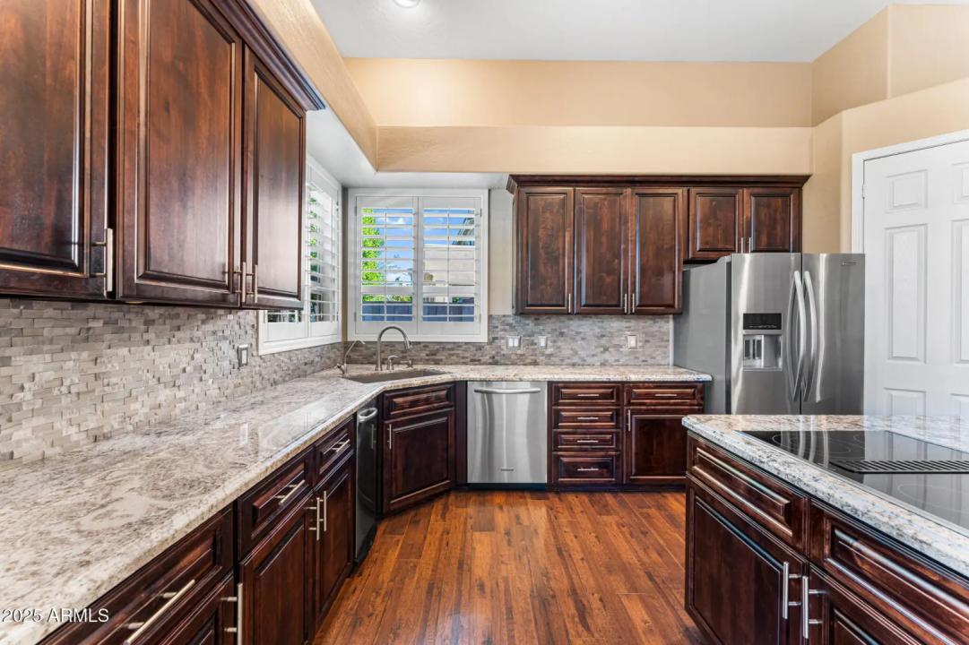Real Estate Picture 12