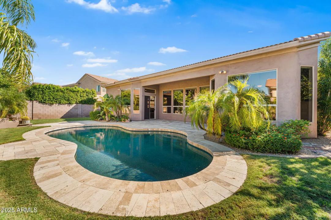 Real Estate Picture 4