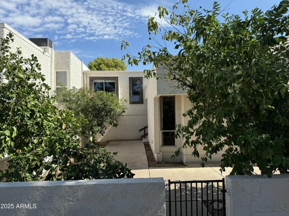 Real Estate Picture 11