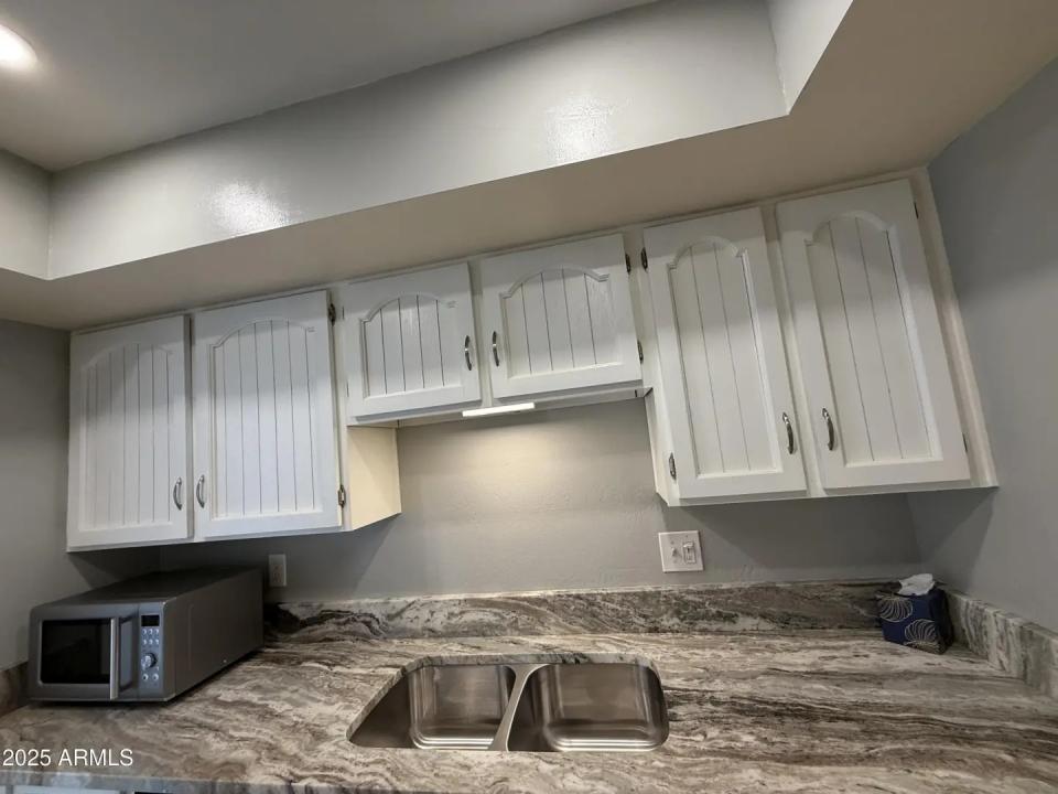 Real Estate Picture 3