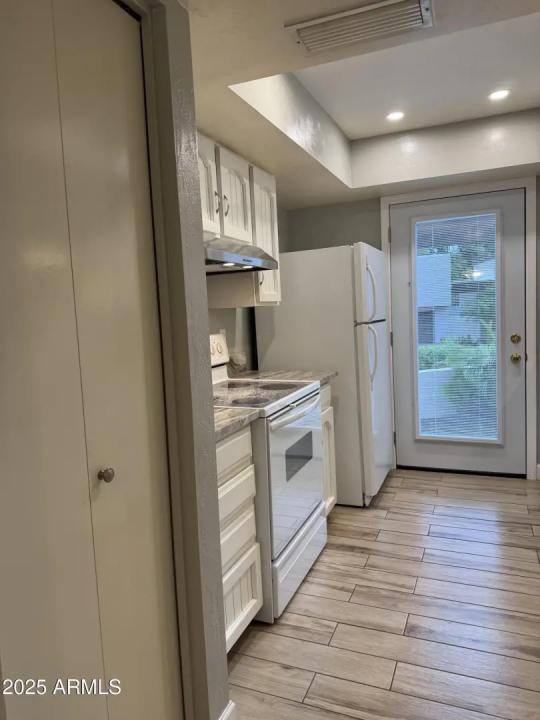 Real Estate Picture 4