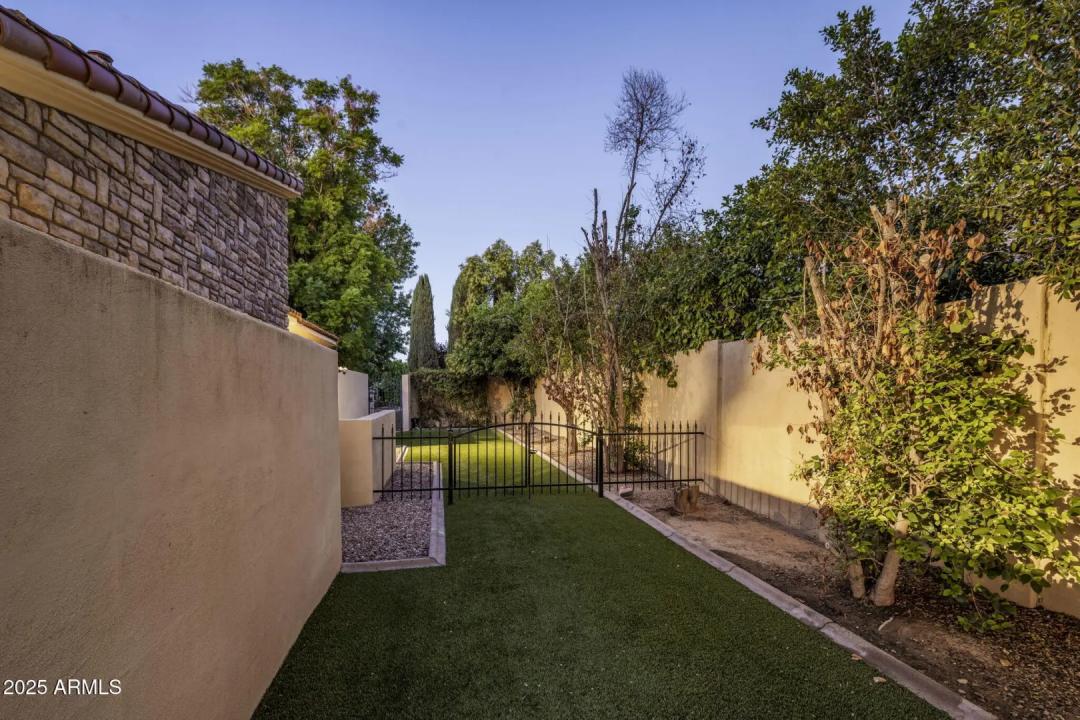 Real Estate Picture 33