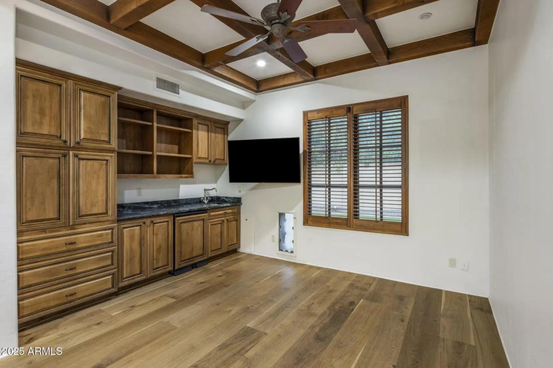 Real Estate Picture 24