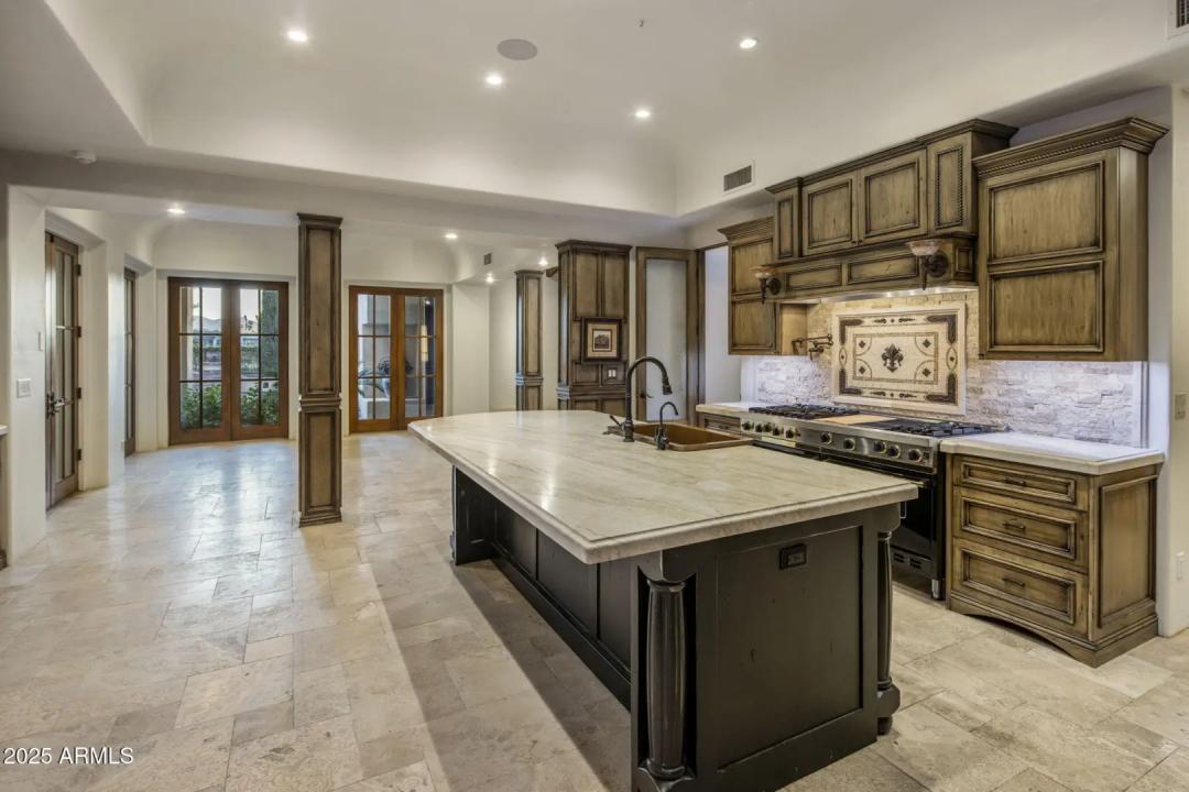 Real Estate Picture 12